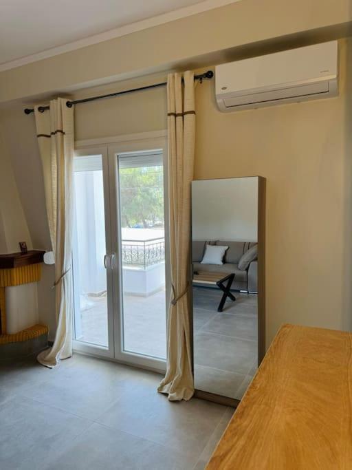 Seaviewapartment Ofrínion Exteriör bild